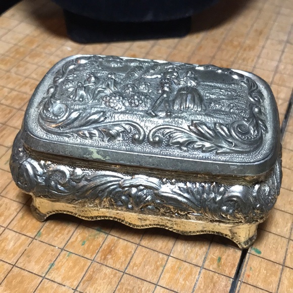 Embossed Silver Metal Jewelry Box Courting Couples GVC Japan 3.75”Lx2.5”Wx2”H - Picture 1 of 12